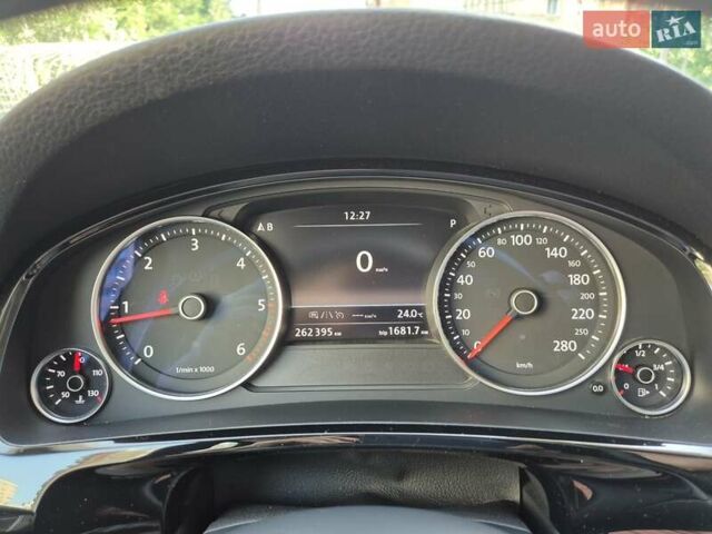 Черный Фольксваген Туарег, объемом двигателя 3 л и пробегом 263 тыс. км за 29000 $, фото 24 на Automoto.ua