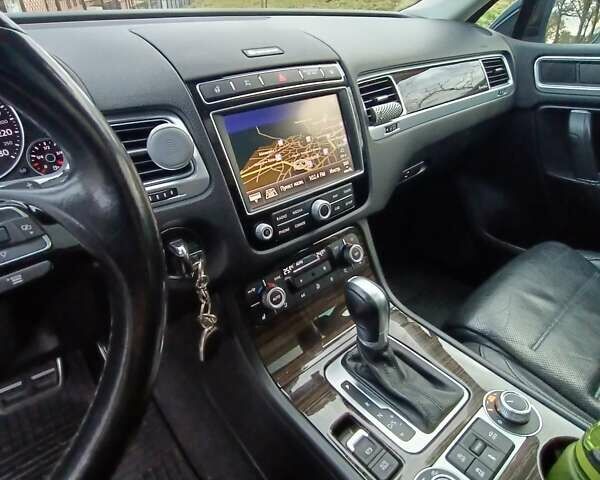 Черный Фольксваген Туарег, объемом двигателя 3 л и пробегом 204 тыс. км за 26500 $, фото 6 на Automoto.ua