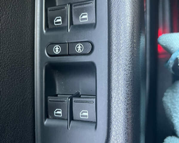 Черный Фольксваген Туарег, объемом двигателя 2.97 л и пробегом 195 тыс. км за 25900 $, фото 32 на Automoto.ua