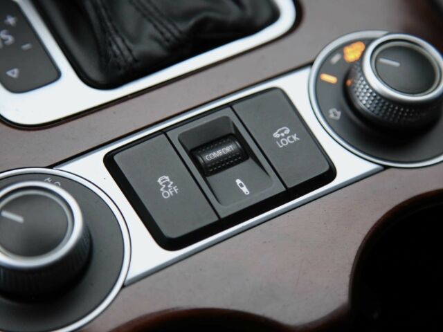 Черный Фольксваген Туарег, объемом двигателя 3 л и пробегом 241 тыс. км за 22500 $, фото 21 на Automoto.ua