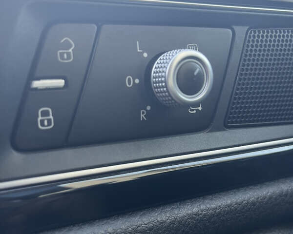 Черный Фольксваген Туарег, объемом двигателя 2.97 л и пробегом 195 тыс. км за 25900 $, фото 31 на Automoto.ua