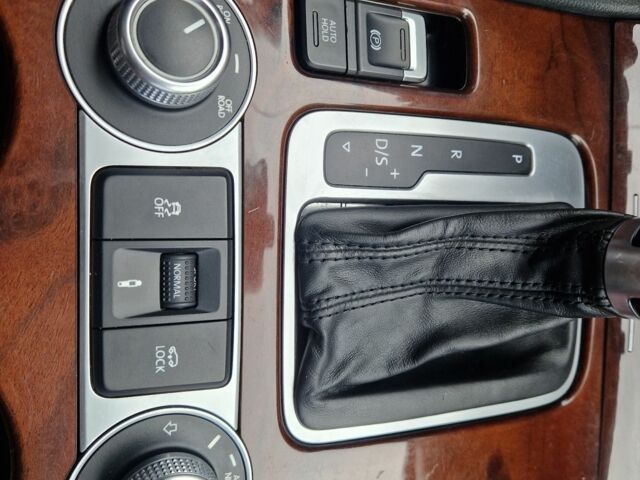 Чорний Фольксваген Туарег, об'ємом двигуна 3 л та пробігом 242 тис. км за 23000 $, фото 19 на Automoto.ua