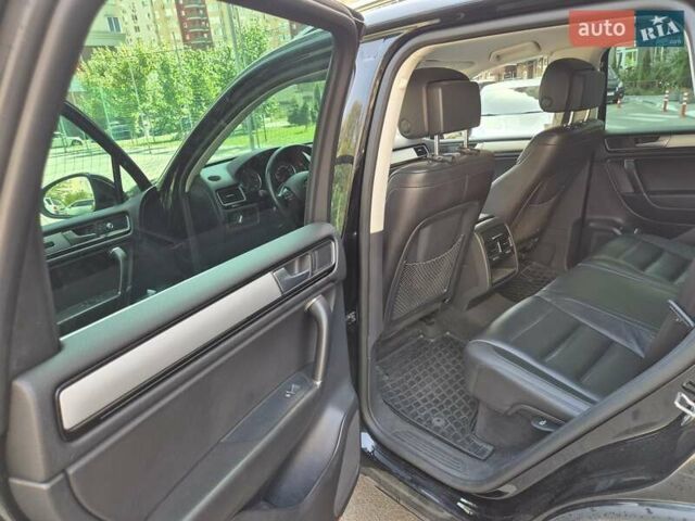 Черный Фольксваген Туарег, объемом двигателя 3 л и пробегом 263 тыс. км за 29000 $, фото 10 на Automoto.ua