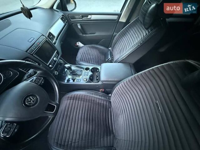 Черный Фольксваген Туарег, объемом двигателя 2.97 л и пробегом 285 тыс. км за 23500 $, фото 27 на Automoto.ua