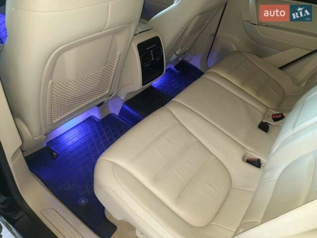 Черный Фольксваген Туарег, объемом двигателя 2.97 л и пробегом 145 тыс. км за 25300 $, фото 5 на Automoto.ua