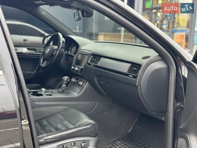 Чорний Фольксваген Туарег, об'ємом двигуна 3 л та пробігом 246 тис. км за 27700 $, фото 17 на Automoto.ua