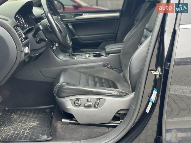 Чорний Фольксваген Туарег, об'ємом двигуна 3 л та пробігом 246 тис. км за 27700 $, фото 23 на Automoto.ua