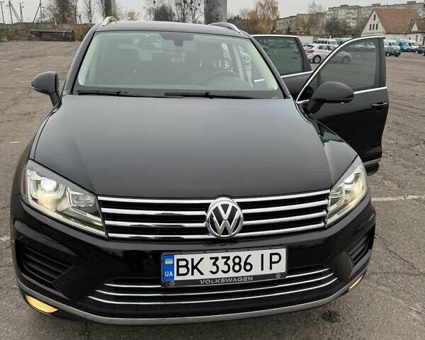 Черный Фольксваген Туарег, объемом двигателя 3 л и пробегом 272 тыс. км за 25000 $, фото 3 на Automoto.ua