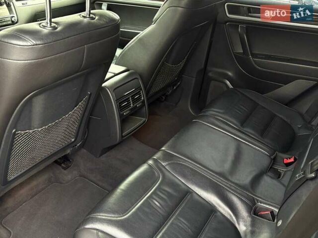 Черный Фольксваген Туарег, объемом двигателя 2.97 л и пробегом 270 тыс. км за 21700 $, фото 17 на Automoto.ua