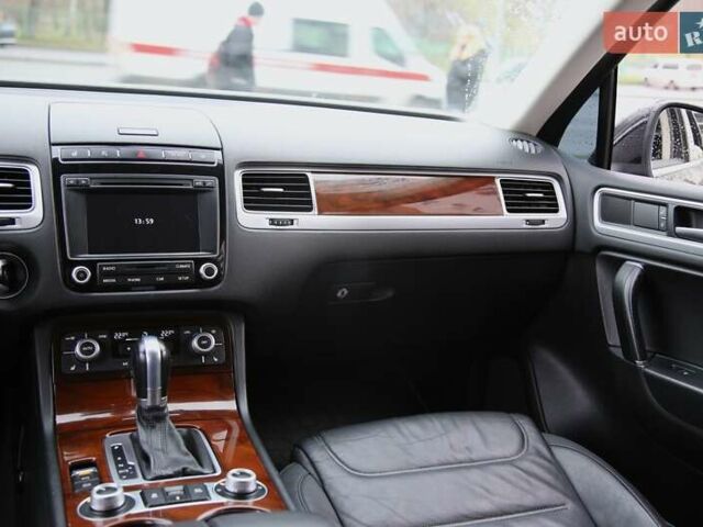 Черный Фольксваген Туарег, объемом двигателя 2.97 л и пробегом 241 тыс. км за 22500 $, фото 12 на Automoto.ua