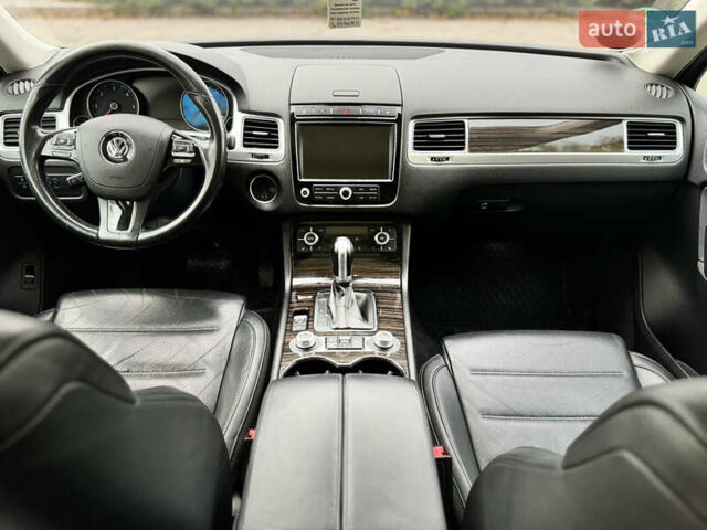 Черный Фольксваген Туарег, объемом двигателя 3 л и пробегом 238 тыс. км за 23700 $, фото 23 на Automoto.ua