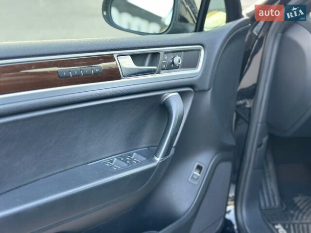 Чорний Фольксваген Туарег, об'ємом двигуна 2.97 л та пробігом 194 тис. км за 24999 $, фото 7 на Automoto.ua