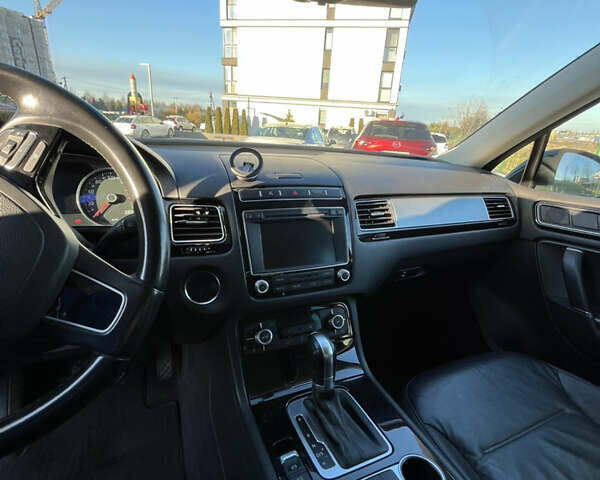 Черный Фольксваген Туарег, объемом двигателя 2.97 л и пробегом 225 тыс. км за 27500 $, фото 13 на Automoto.ua