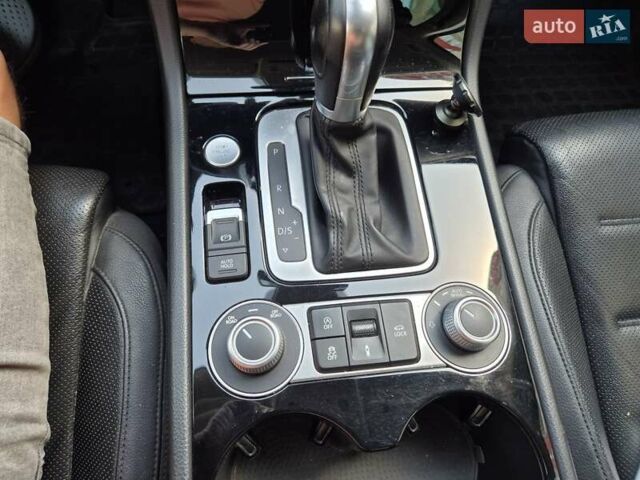 Черный Фольксваген Туарег, объемом двигателя 3 л и пробегом 263 тыс. км за 29000 $, фото 20 на Automoto.ua