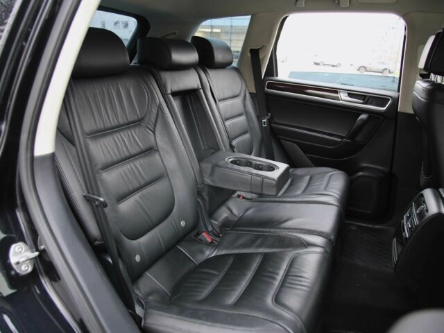 Черный Фольксваген Туарег, объемом двигателя 3 л и пробегом 241 тыс. км за 22500 $, фото 8 на Automoto.ua