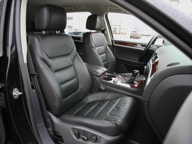 Черный Фольксваген Туарег, объемом двигателя 3 л и пробегом 241 тыс. км за 22500 $, фото 9 на Automoto.ua