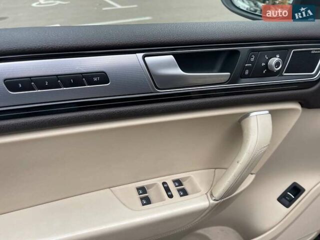 Черный Фольксваген Туарег, объемом двигателя 2.97 л и пробегом 159 тыс. км за 35490 $, фото 13 на Automoto.ua