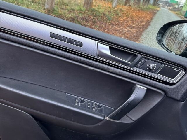 Чорний Фольксваген Туарег, об'ємом двигуна 3 л та пробігом 275 тис. км за 26000 $, фото 12 на Automoto.ua