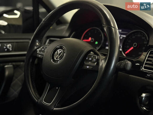 Черный Фольксваген Туарег, объемом двигателя 3 л и пробегом 258 тыс. км за 24799 $, фото 14 на Automoto.ua