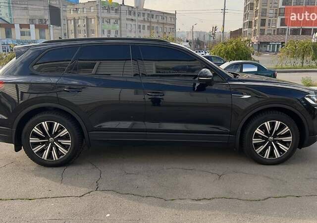 Черный Фольксваген Туарег, объемом двигателя 2.97 л и пробегом 108 тыс. км за 54500 $, фото 4 на Automoto.ua