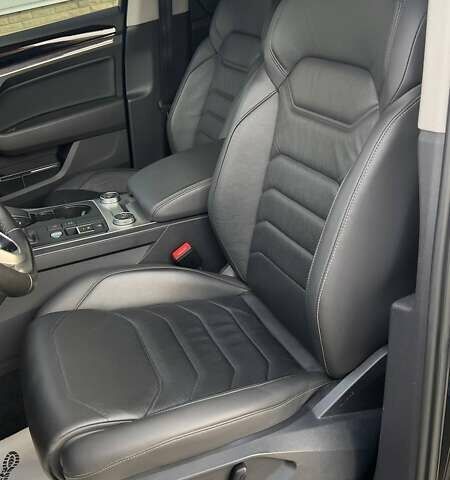 Черный Фольксваген Туарег, объемом двигателя 2.97 л и пробегом 108 тыс. км за 54500 $, фото 12 на Automoto.ua