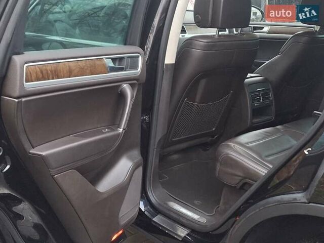 Черный Фольксваген Туарег, объемом двигателя 3 л и пробегом 187 тыс. км за 29970 $, фото 54 на Automoto.ua