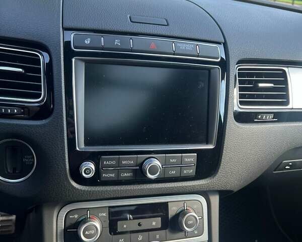 Черный Фольксваген Туарег, объемом двигателя 2.97 л и пробегом 180 тыс. км за 33000 $, фото 6 на Automoto.ua