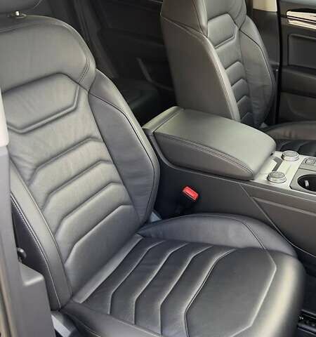 Черный Фольксваген Туарег, объемом двигателя 2.97 л и пробегом 108 тыс. км за 54500 $, фото 22 на Automoto.ua