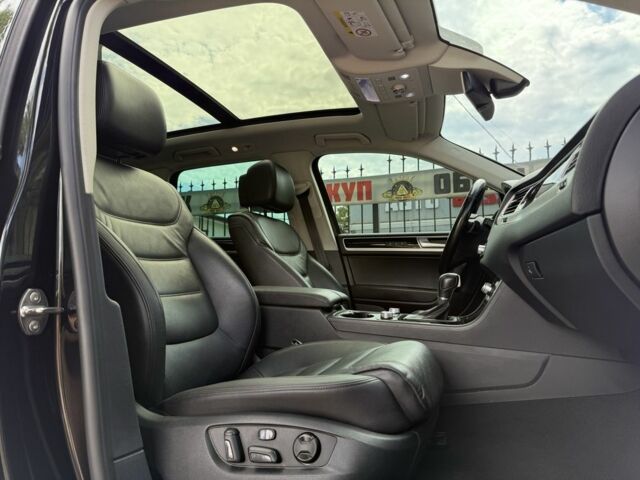 Черный Фольксваген Туарег, объемом двигателя 3 л и пробегом 212 тыс. км за 28999 $, фото 22 на Automoto.ua