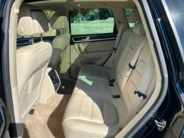 Черный Фольксваген Туарег, объемом двигателя 3 л и пробегом 70 тыс. км за 12600 $, фото 12 на Automoto.ua