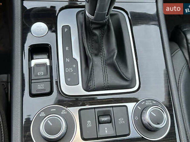 Черный Фольксваген Туарег, объемом двигателя 2.97 л и пробегом 99 тыс. км за 25100 $, фото 8 на Automoto.ua