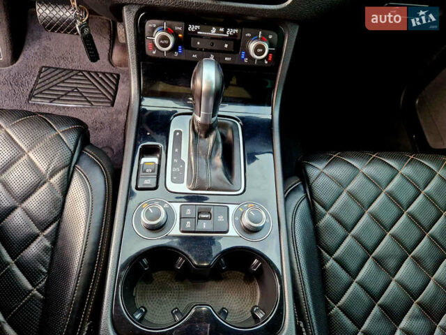 Черный Фольксваген Туарег, объемом двигателя 3 л и пробегом 225 тыс. км за 30000 $, фото 35 на Automoto.ua