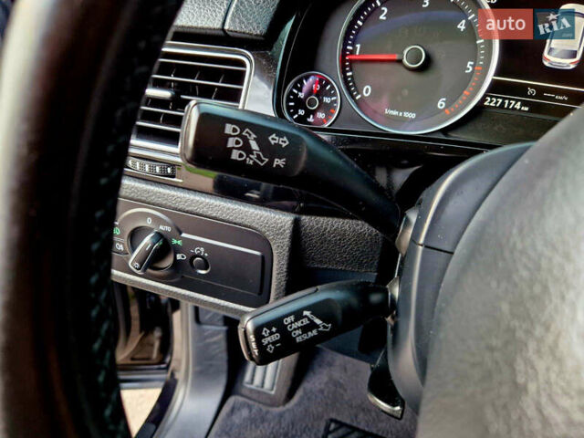 Черный Фольксваген Туарег, объемом двигателя 3 л и пробегом 225 тыс. км за 30000 $, фото 38 на Automoto.ua