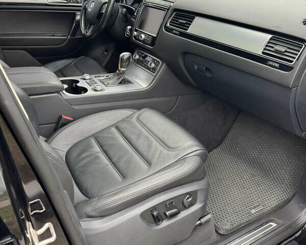 Черный Фольксваген Туарег, объемом двигателя 3 л и пробегом 249 тыс. км за 29900 $, фото 21 на Automoto.ua