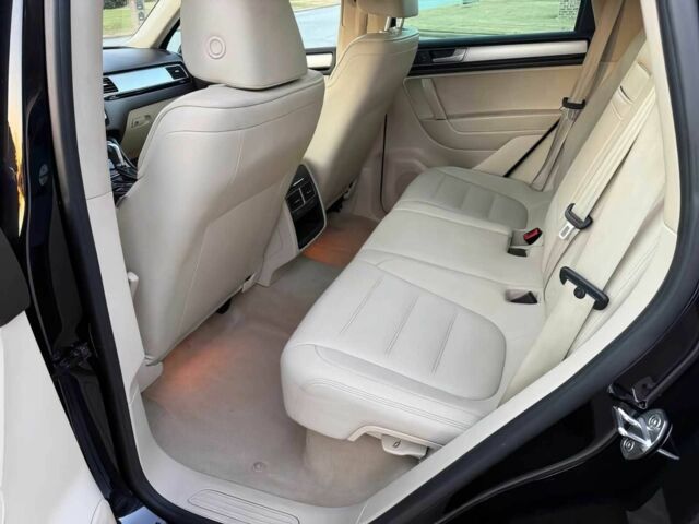 Черный Фольксваген Туарег, объемом двигателя 3.6 л и пробегом 78 тыс. км за 6100 $, фото 10 на Automoto.ua