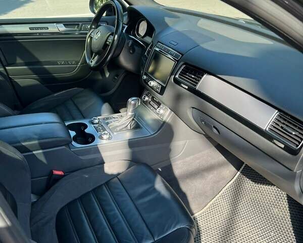 Черный Фольксваген Туарег, объемом двигателя 2.97 л и пробегом 180 тыс. км за 33000 $, фото 11 на Automoto.ua