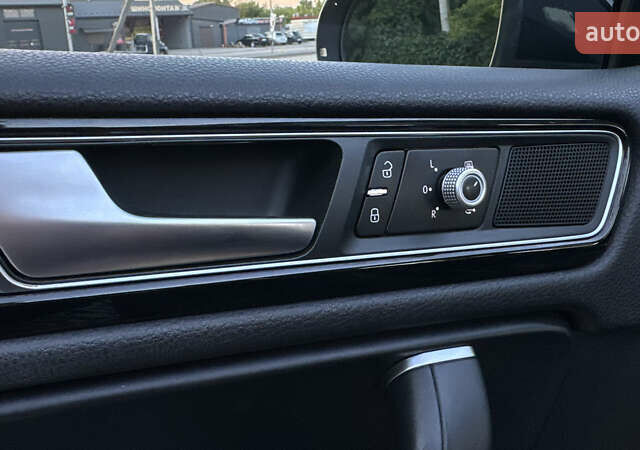 Черный Фольксваген Туарег, объемом двигателя 2.97 л и пробегом 288 тыс. км за 25850 $, фото 58 на Automoto.ua