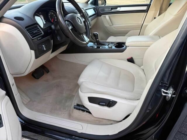 Черный Фольксваген Туарег, объемом двигателя 3.6 л и пробегом 78 тыс. км за 6100 $, фото 7 на Automoto.ua