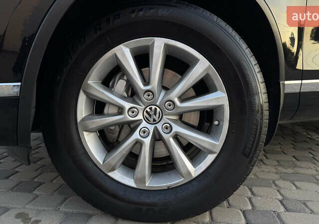 Черный Фольксваген Туарег, объемом двигателя 2.97 л и пробегом 288 тыс. км за 25850 $, фото 24 на Automoto.ua