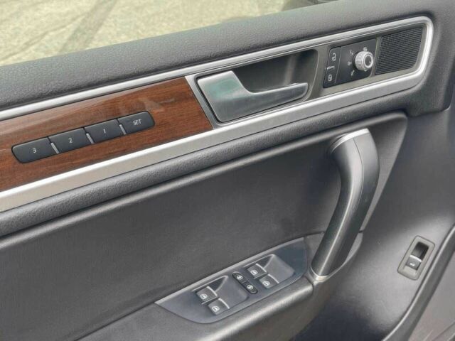 Черный Фольксваген Туарег, объемом двигателя 3 л и пробегом 41 тыс. км за 8200 $, фото 6 на Automoto.ua