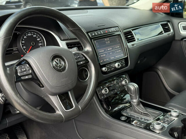 Черный Фольксваген Туарег, объемом двигателя 3 л и пробегом 212 тыс. км за 28999 $, фото 18 на Automoto.ua
