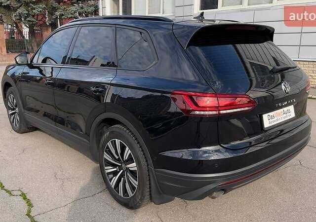 Черный Фольксваген Туарег, объемом двигателя 2.97 л и пробегом 108 тыс. км за 54500 $, фото 7 на Automoto.ua