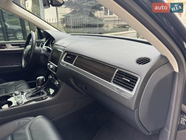 Черный Фольксваген Туарег, объемом двигателя 3 л и пробегом 159 тыс. км за 27900 $, фото 38 на Automoto.ua