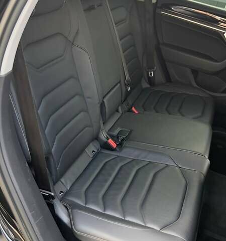 Черный Фольксваген Туарег, объемом двигателя 2.97 л и пробегом 108 тыс. км за 54500 $, фото 26 на Automoto.ua