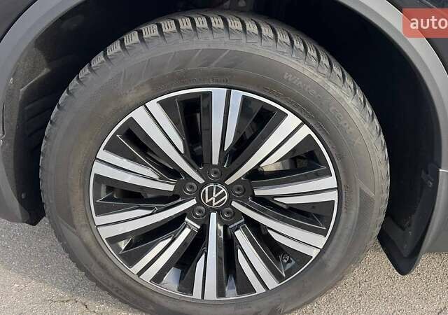 Черный Фольксваген Туарег, объемом двигателя 2.97 л и пробегом 108 тыс. км за 54500 $, фото 18 на Automoto.ua