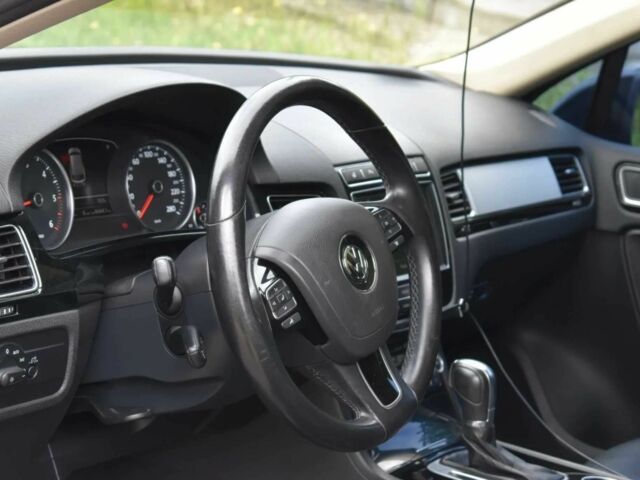 Черный Фольксваген Туарег, объемом двигателя 3 л и пробегом 108 тыс. км за 8500 $, фото 10 на Automoto.ua