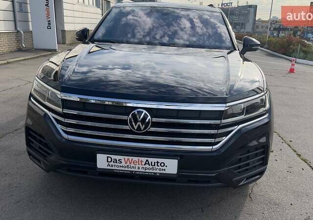 Черный Фольксваген Туарег, объемом двигателя 2.97 л и пробегом 108 тыс. км за 54500 $, фото 1 на Automoto.ua