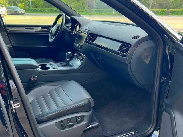 Чорний Фольксваген Туарег, об'ємом двигуна 3 л та пробігом 174 тис. км за 20000 $, фото 12 на Automoto.ua