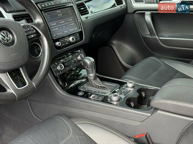 Черный Фольксваген Туарег, объемом двигателя 3 л и пробегом 212 тыс. км за 28999 $, фото 20 на Automoto.ua