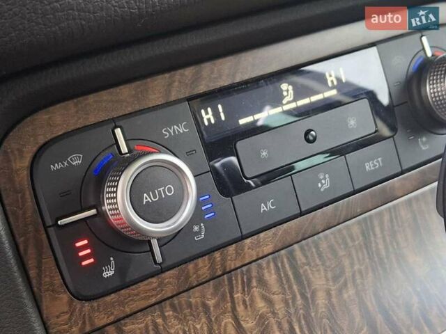 Черный Фольксваген Туарег, объемом двигателя 3 л и пробегом 187 тыс. км за 29970 $, фото 44 на Automoto.ua